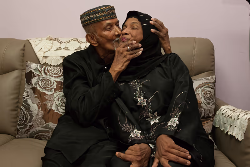 Loving elderly couple by photographer Kelvin Lim for Portraits of Love project, HNF